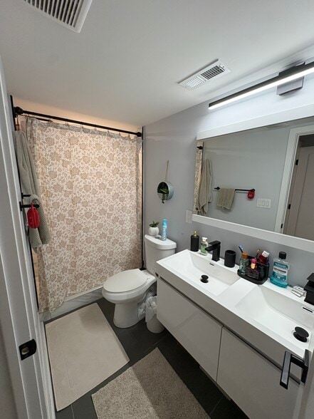 Master bath - 402 W Berks St