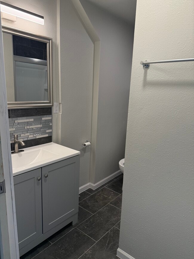 Building Photo - 414 Lincoln St