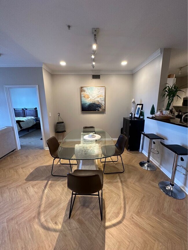 Building Photo - 903 Providence Pl