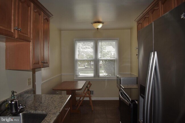 Building Photo - 16 Blue Ribbon Ct