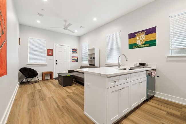 Building Photo - Cozy 2 Bedroom, 1 Bath Apartment