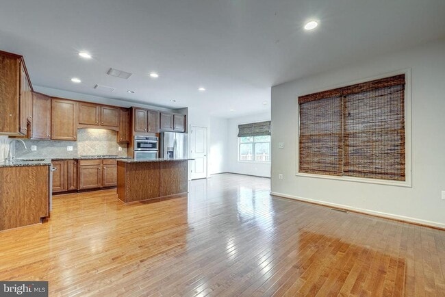 Building Photo - 42541 Dreamweaver Dr