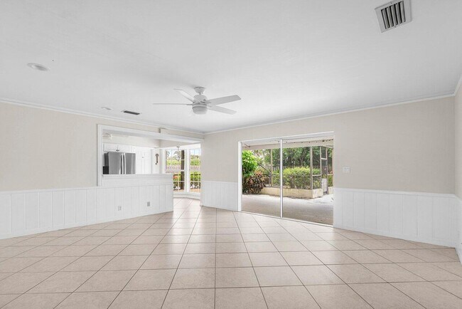 Building Photo - 222 Fairway W