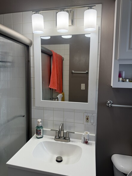 Building Photo - 1952 W George St