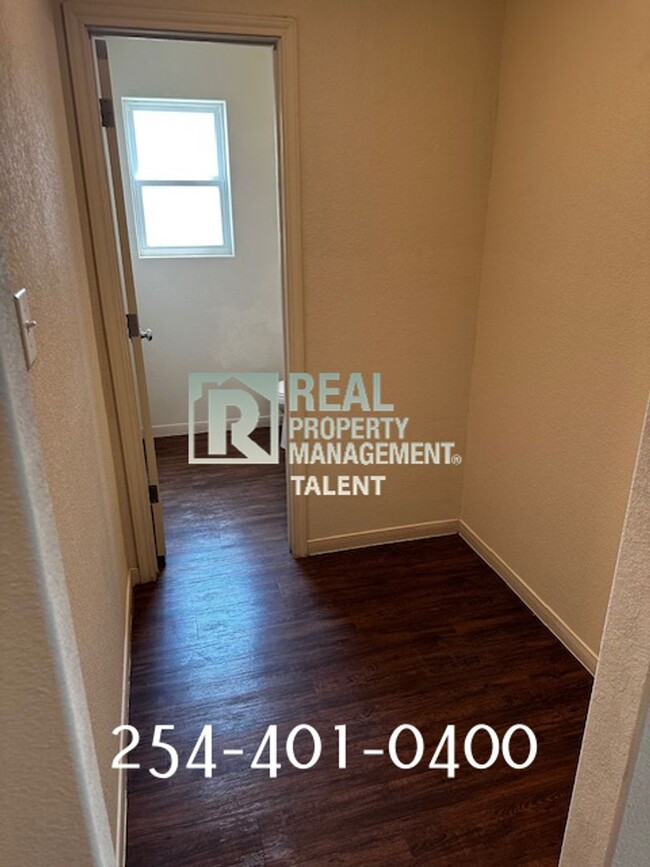 Building Photo - Charming 3-Bedroom, 2.5-Bathroom Duplex in...