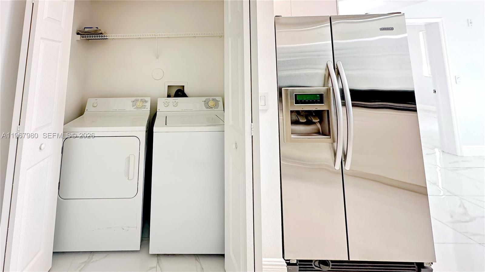 Building Photo - 3255 NE 184th St