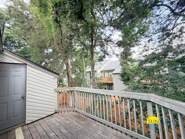 Building Photo - Charming 2 Bedroom Unit in Fort Walton Beach!