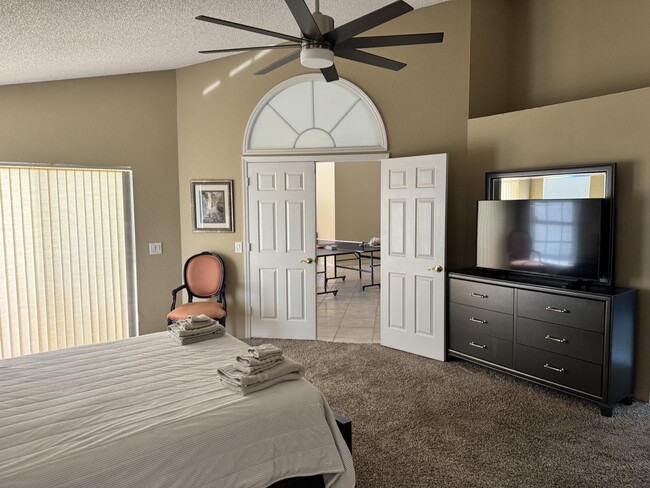 Building Photo - 2937 SE Cates Cir