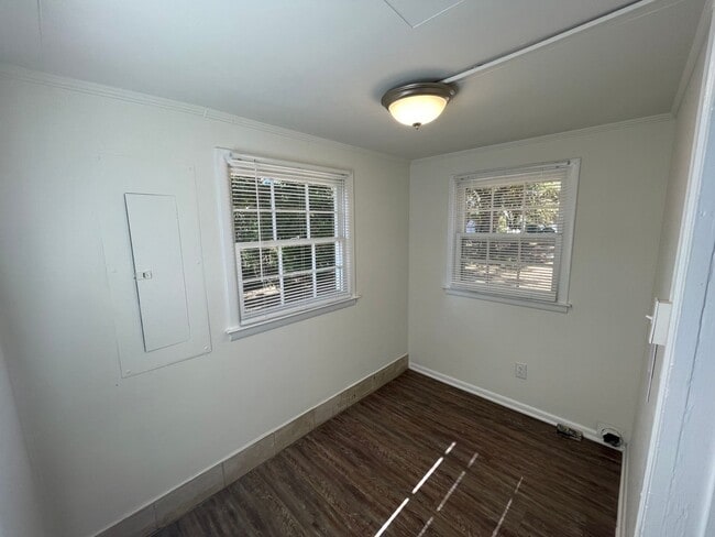 Building Photo - Updated 3/1 House in South Rome- $1,295