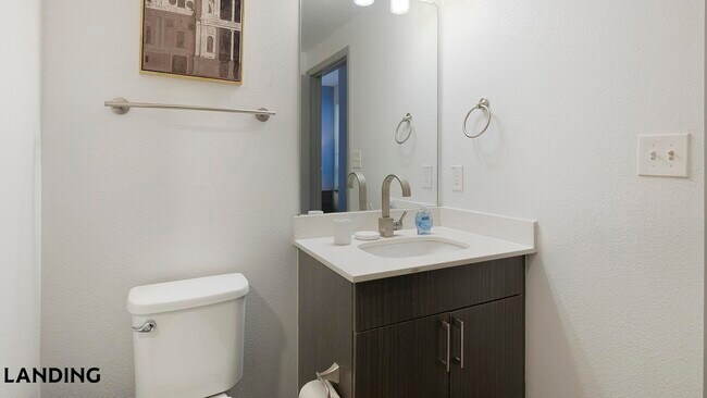 Building Photo - 1001 S Center St