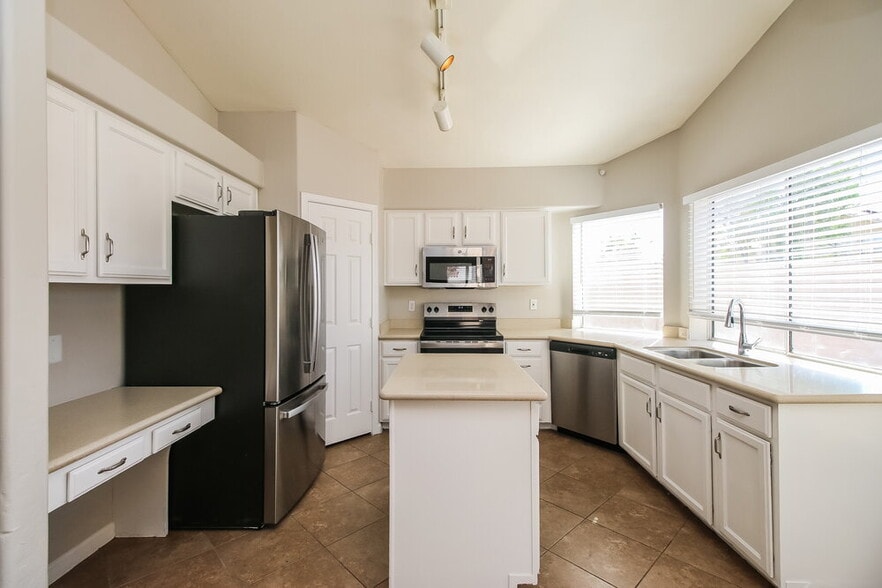 Building Photo - 7521 E Laguna Azul Ave