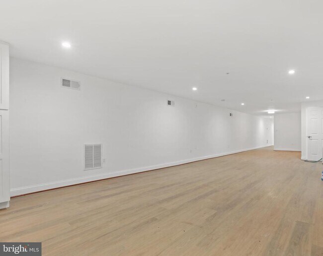 Building Photo - 812 Park Ave