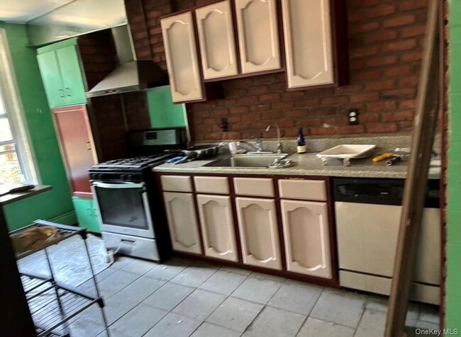 Building Photo - 107 Beadel St