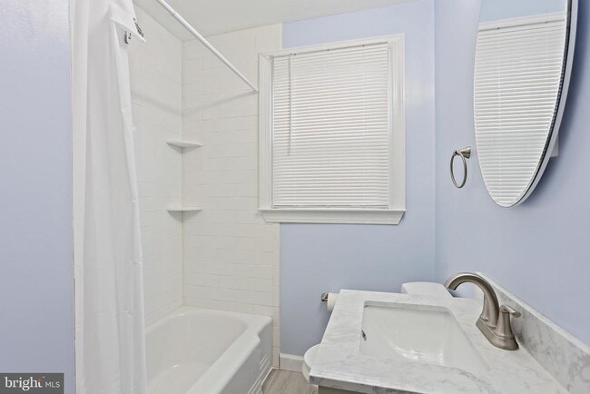 Building Photo - 5707 1st Ave