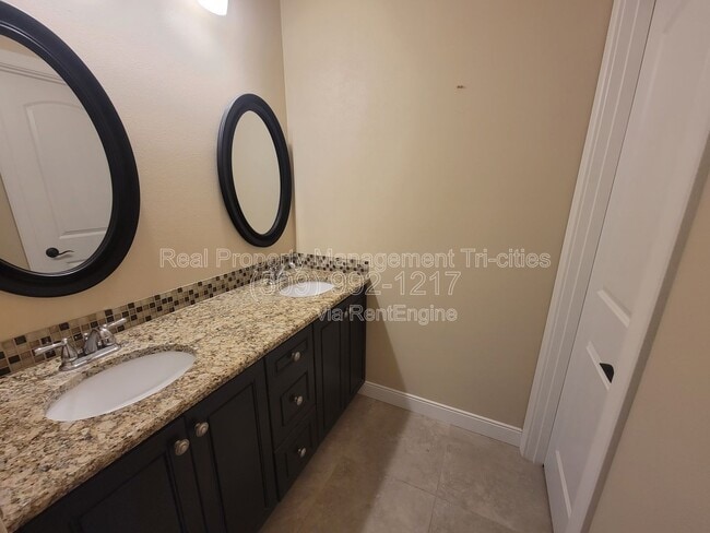 Building Photo - 2348 W 49th Ave