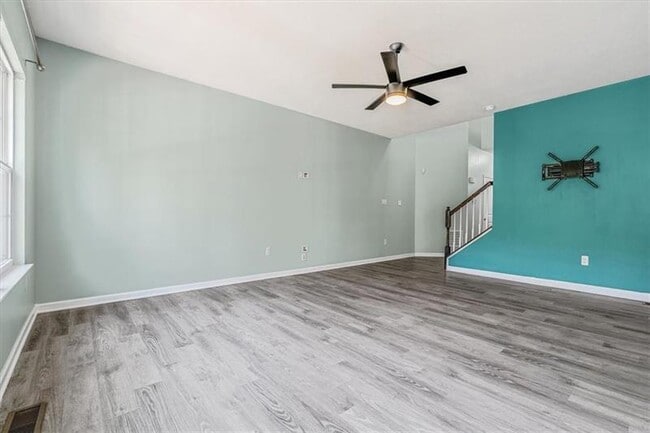 Building Photo - 8059 Hinsdale Ln
