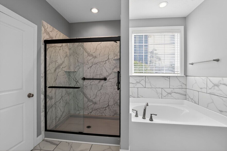 Building Photo - 2226 Kendall Park Dr