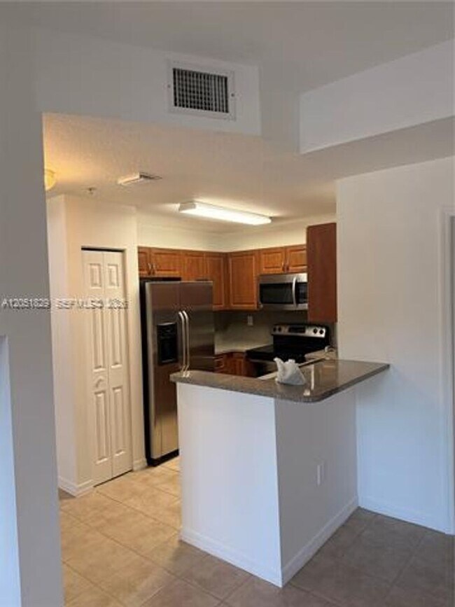 Building Photo - 906 SW 143rd Ave