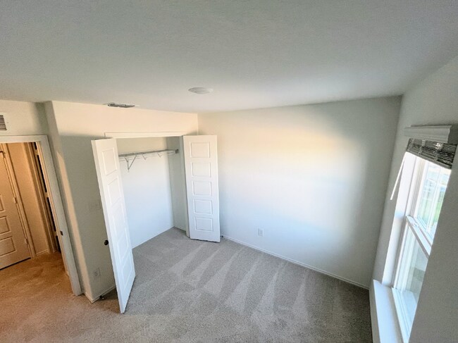 Building Photo - 743 Bluegrass Pt