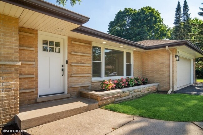 Building Photo - 1781 Denise Dr
