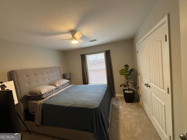 Building Photo - 518 Tulip Ln