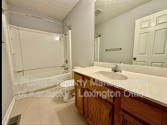 Building Photo - 520 Tomahawk Dr