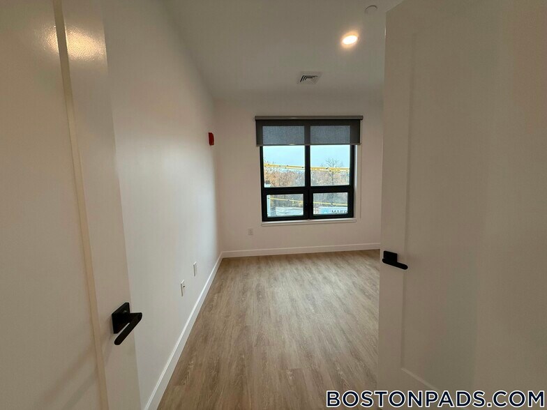 Building Photo - 199 Gardner St