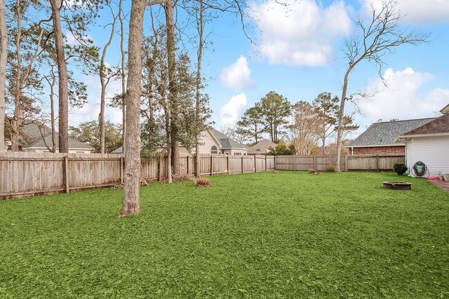 Building Photo - Gorgeous 3 Bed/ 2 Bath Single- Family Home