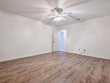 Building Photo - 411 Bluebonnet St