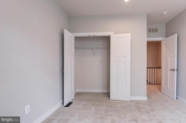 Building Photo - 24276 Thurso Sq