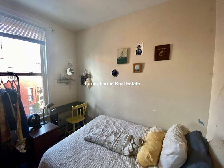 Building Photo - 44 Delle Ave