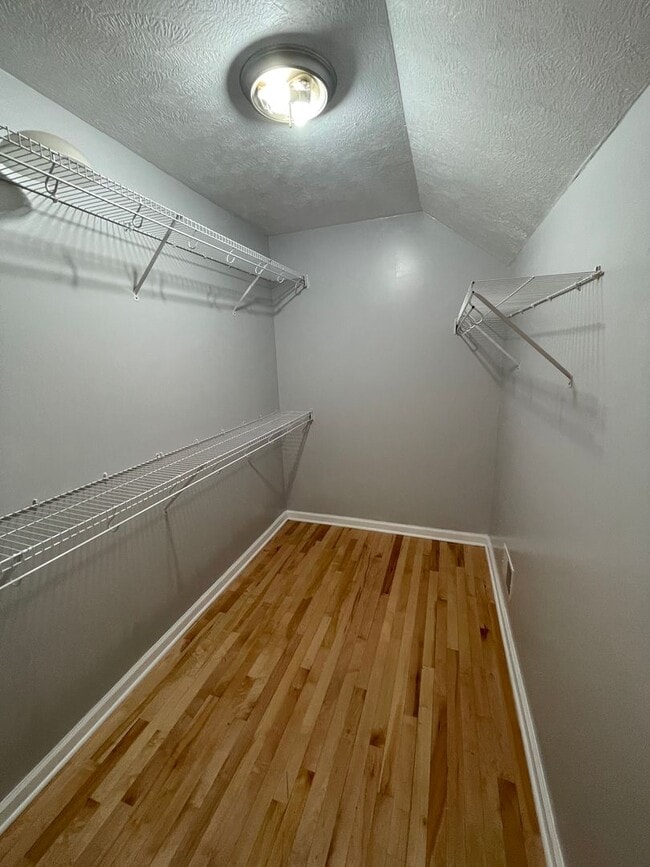 Building Photo - Beautiful custom built 5 bed 4 bath home with finished basement ready for you to move-in!