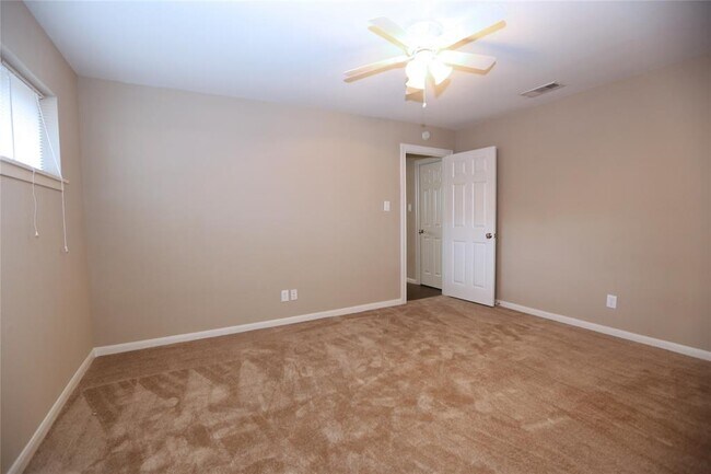 Building Photo - 7802 Valley View Ln