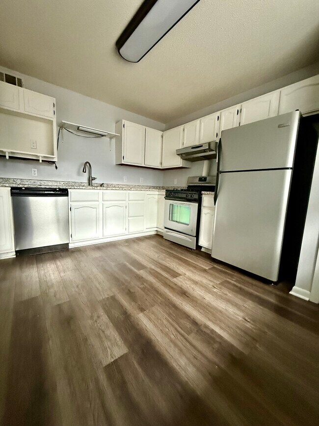 Building Photo - 2908 Alpine Pl