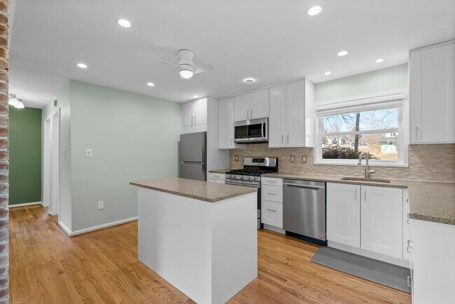 Building Photo - 4 Bed 2 Bath - Twinbrook Cape Cod - Move In Ready