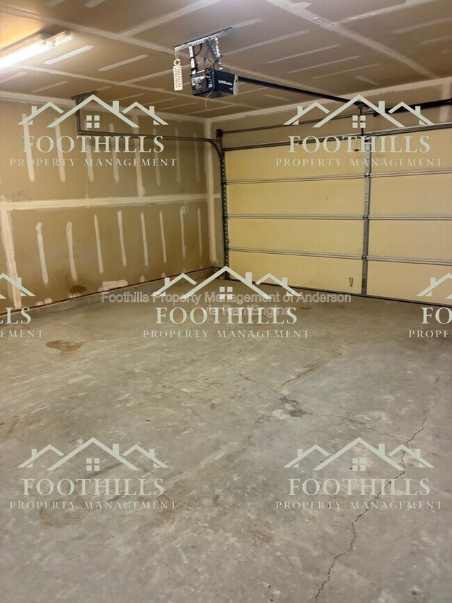Building Photo - 31 Ravencrest Dr