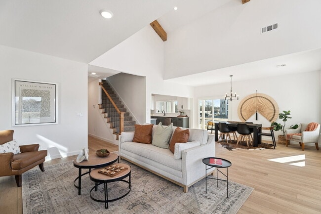 Building Photo - Fully Furnished 4 Bedroom + Bonus Room