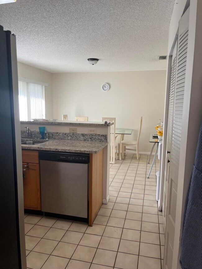 Building Photo - 1731 Shoreside Cir