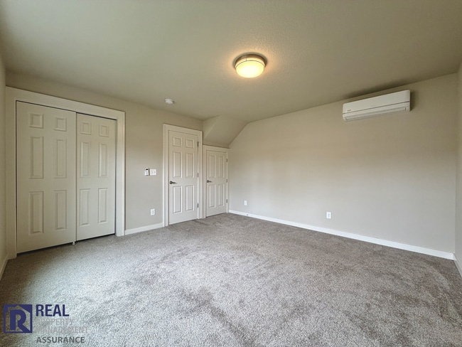 Building Photo - Spacious & Modern 3BR/2BA Home in Quiet Hillsboro Neighborhood