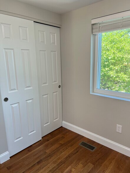 Building Photo - 45 Woodbridge Ln