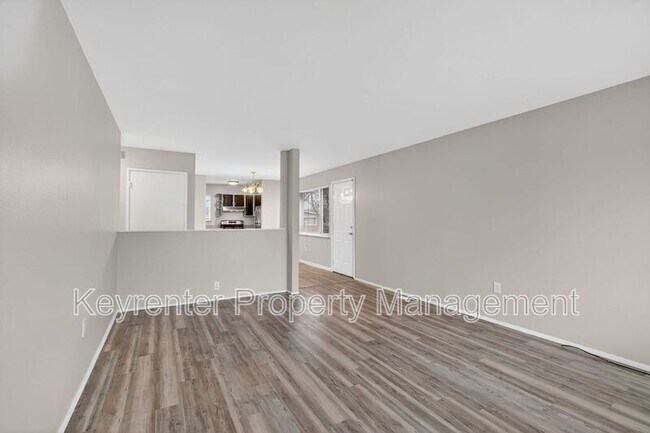 Building Photo - 900 Paddock Dr