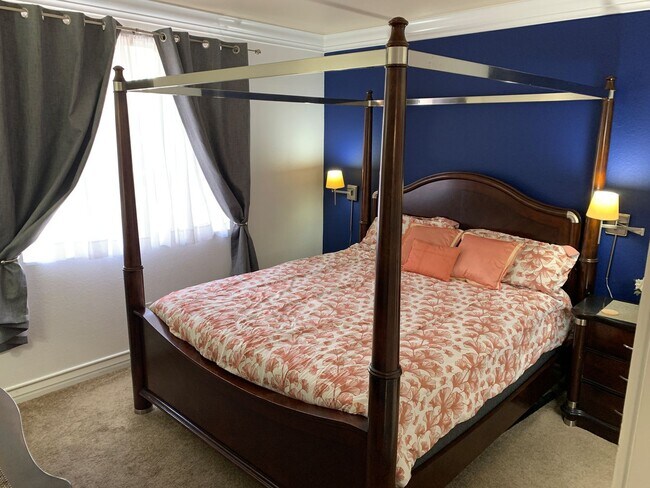 Building Photo - Meridian-FURNISHED 2 BDR /2 BATH + Den Lux...
