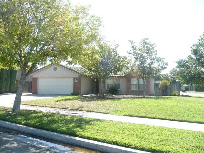 Building Photo - 325 Cantebury Dr