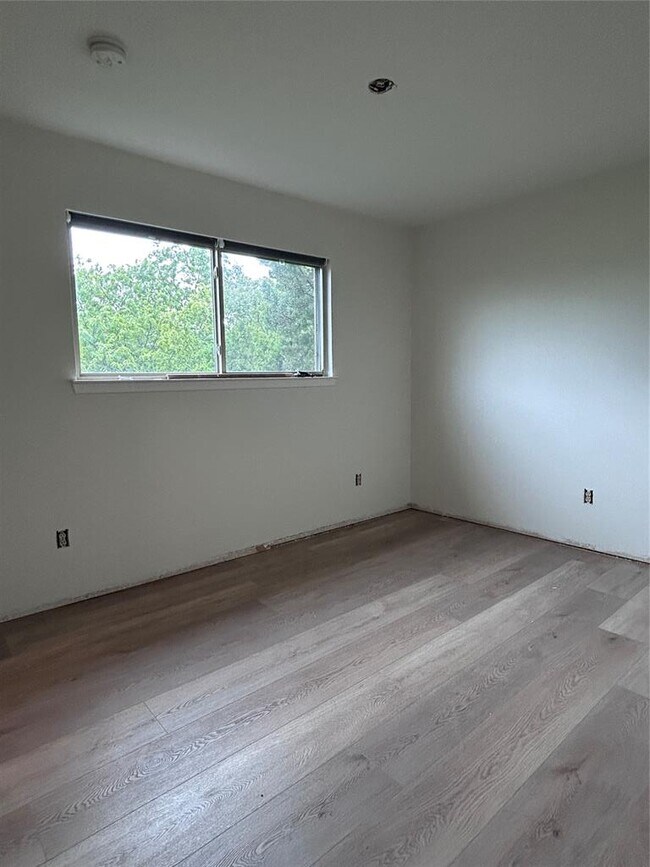 Building Photo - 6604 Hart Ln