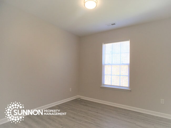 Building Photo - 4 Bed 2.5 Bath in Woodstone with Fenced Yard