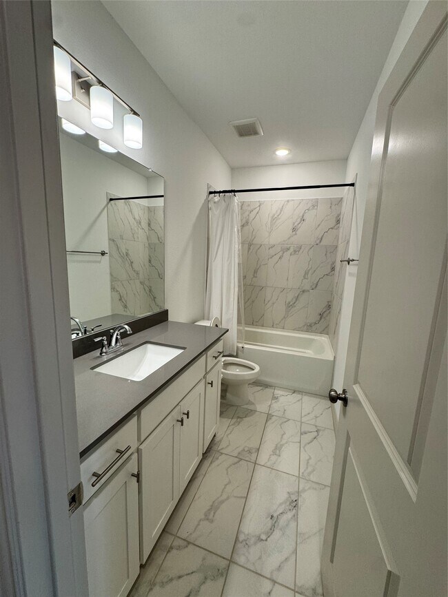 Building Photo - 4365 Union St