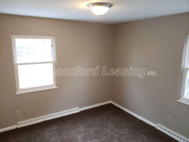 Building Photo - Spacious 4 Bedroom Home in Vermilion Near ...