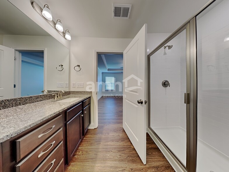 Building Photo - 7043 Creeksong Dr