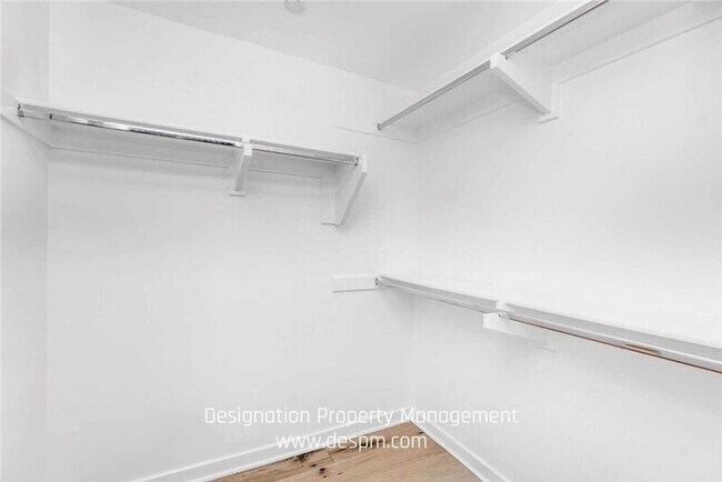 Building Photo - 1433 1/2 Waterloo St.