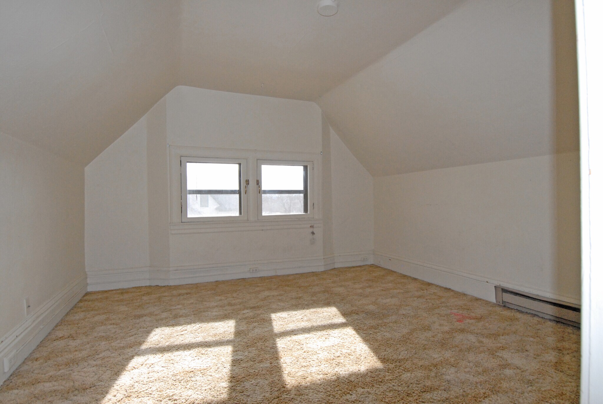 Building Photo - 304 E Uintah St